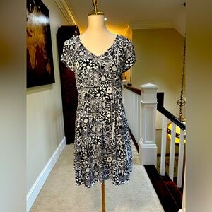 Garnet Hill Black and White V-Neck Dress